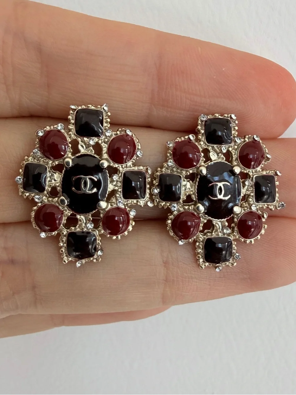 CHANEL post back